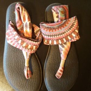 Sanuk yoga mat sandals